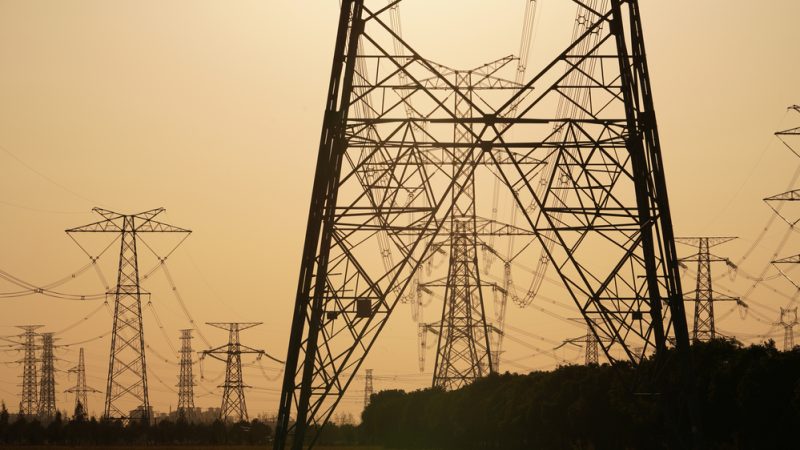 Coupures d’électricité : Emmanuel Macron et son gouvernement montent au front pour calmer le débat public