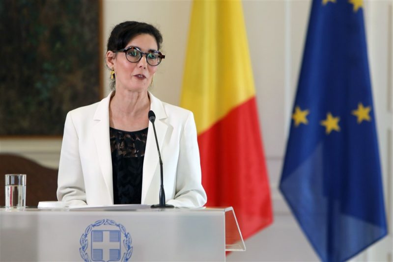 Le Belge emprisonné en Iran condamné à 40 ans de prison et 74 coups de fouet