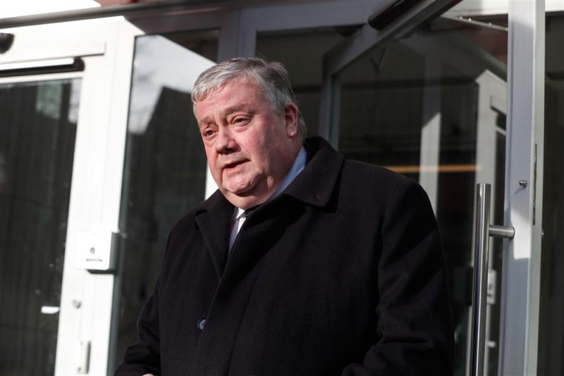 Qatargate : en larmes face à la presse, l’eurodéputé Marc Tarabella clame son innocence