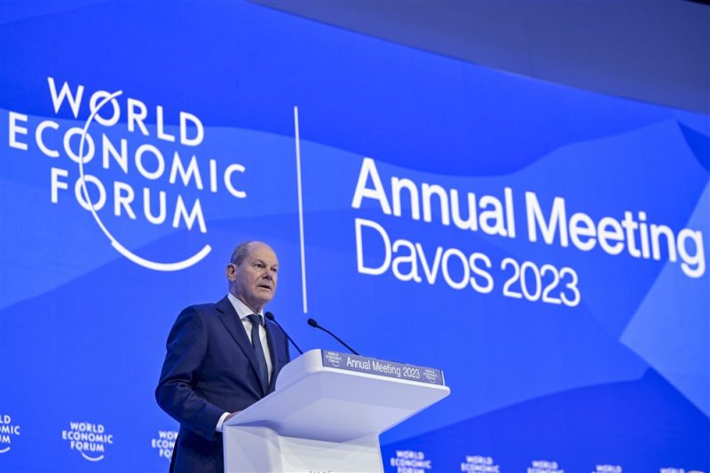 À Davos, Olaf Scholz évite tout engagement à fournir des chars Leopard 2 à l’Ukraine
