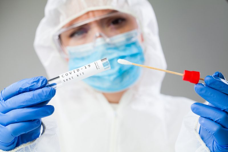 Covid : l'OMS critique les données chinoises, l'UE recommande d'imposer des tests