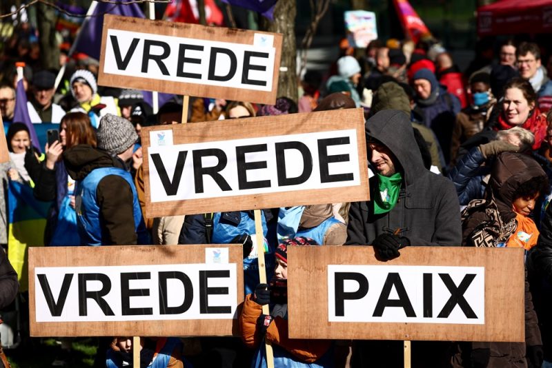 Ukraine : à Bruxelles, des manifestants battent le pavé pour dénoncer l’invasion russe