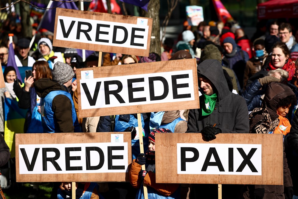 Thousands take to the streets of Brussels during rally for peace