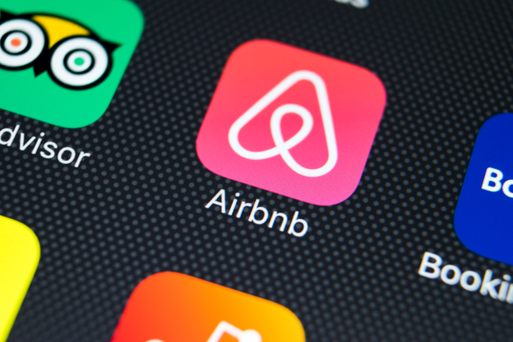 Sankt-petersburg,,Russia,,February,9,,2018:,Airbnb,Application,Icon,On,Apple