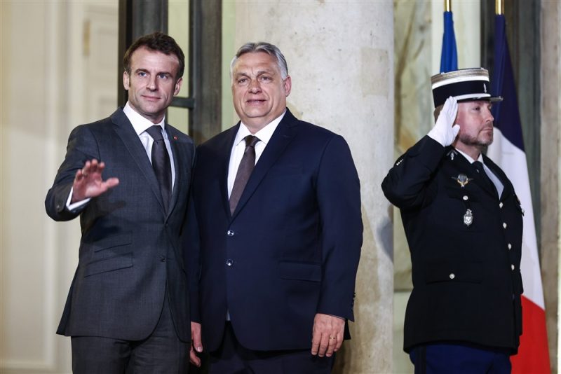Emmanuel Macron insiste sur « l'unité » face à Moscou avec Viktor Orbán