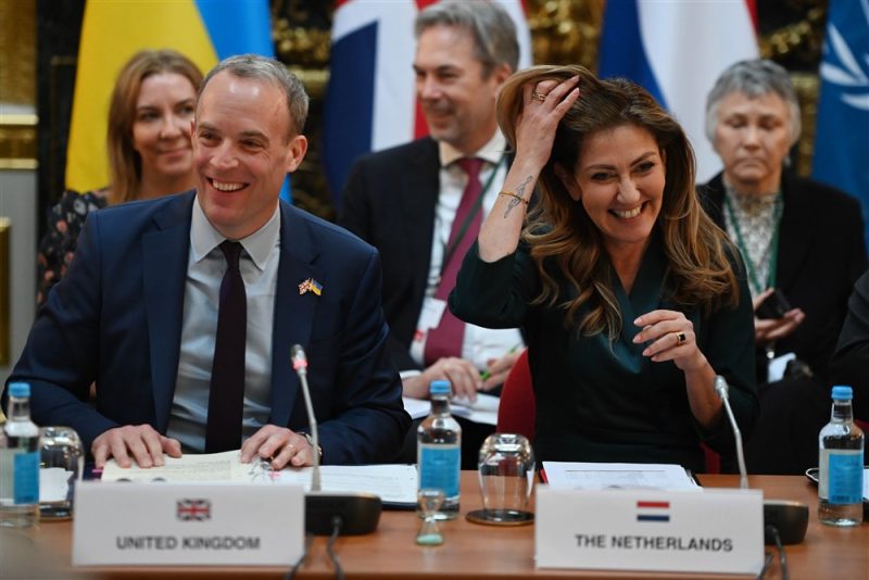 Les ministres de la Justice néerlandais et britannique président une conférence sur les crimes de guerre russes
