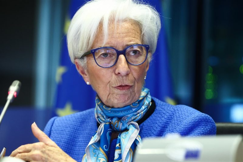Crise bancaire : la présidente de la BCE souhaite une application complète de l’accord de Bâle III