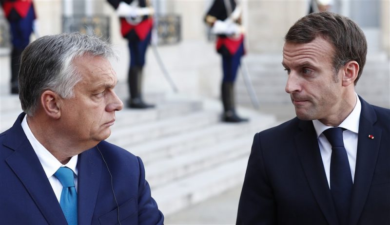Emmanuel Macron reçoit Viktor Orbán à l'Elysée