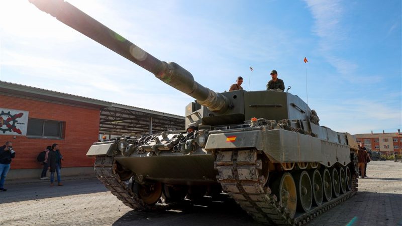 L’Espagne enverra sa première livraison de chars Leopard à Kiev après Pâques