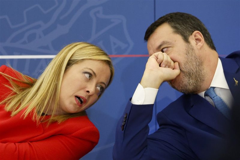 Bras de fer entre Giorgia Meloni et Matteo Salvini sur les migrations