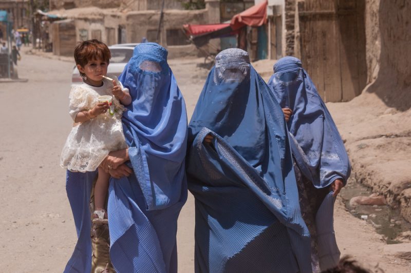 L’UE et le Royaume-Uni exhortent les talibans à lever les restrictions imposées aux femmes