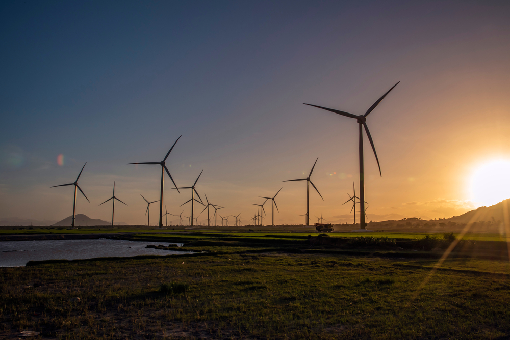 Wind,Turbines,And,Solar,Panels,In,A,Big,Green,Field