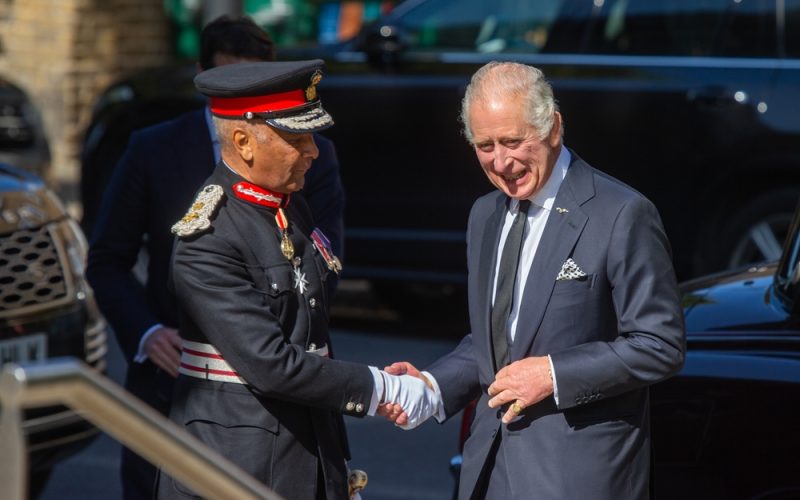 Charles III, homme de passions et roi d'une délicate transition