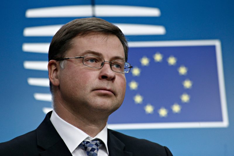 Valdis Dombrovskis condamne le gouvernement grec pour le scandale des logiciels espions