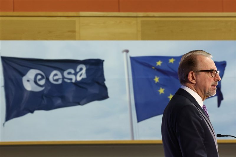 Le patron de l'Agence spatiale européenne promet « une transformation » du secteur