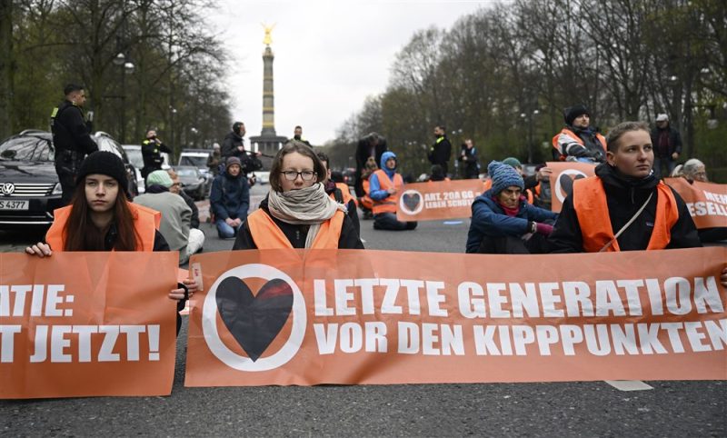 Allemagne : la tension monte alors que des militants pour le climat intensifient les blocages de routes