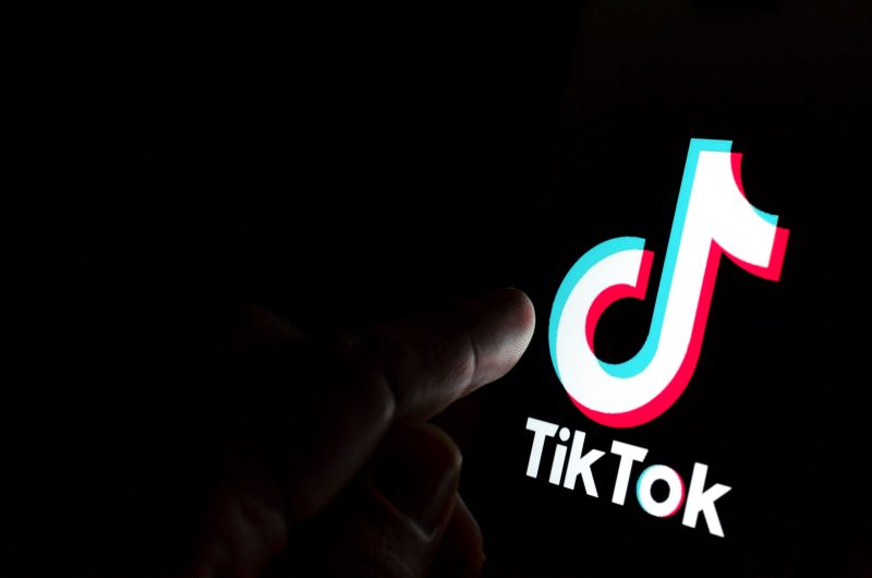 TikTok se voit infliger une amende de 12,7 millions de livres sterling pour non-respect de la vie privée