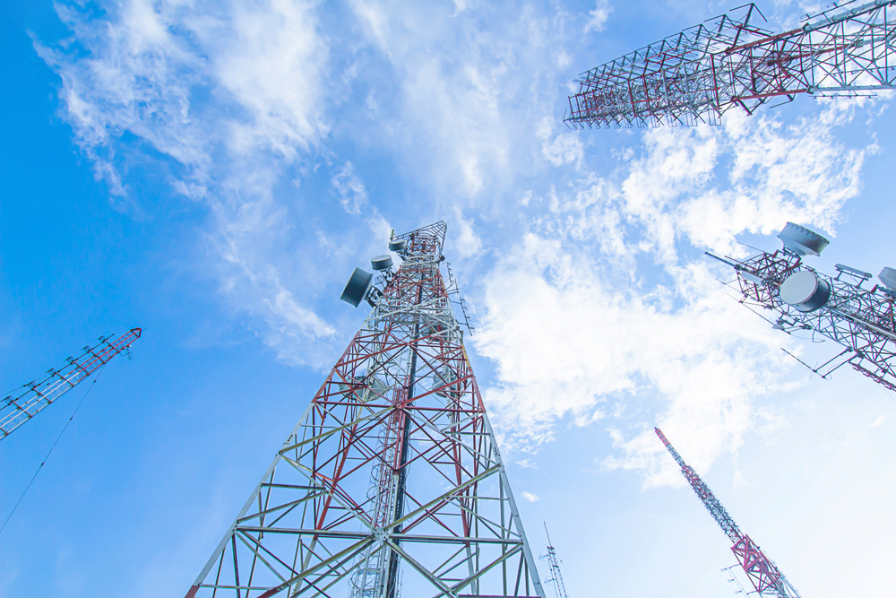 Telecommunication,Mast,Tv,Antennas,In,The,Afternoon,,on,The,Hill