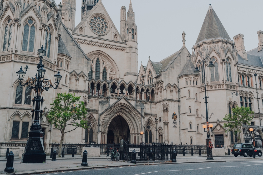London,,Uk,-,October,09,,2021:,View,Of,Royal,Court