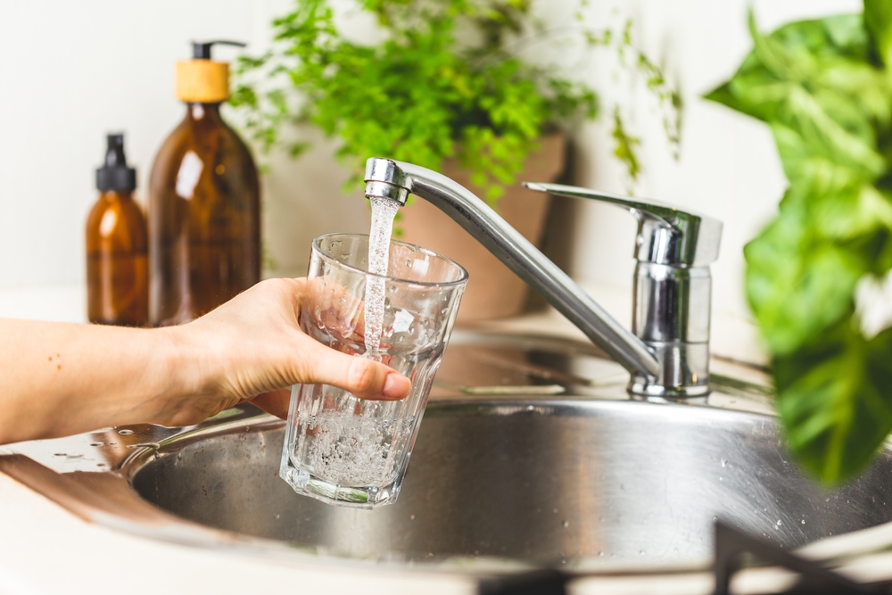 Female,Hand,Filing,A,Glass,With,Clean,Tap,Water