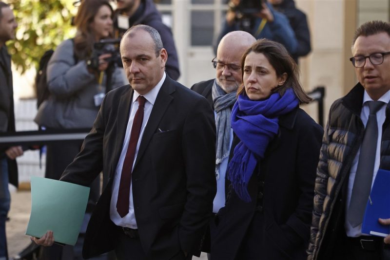 Reçus par la Première ministre, les syndicats appellent au retrait de la réforme des retraites