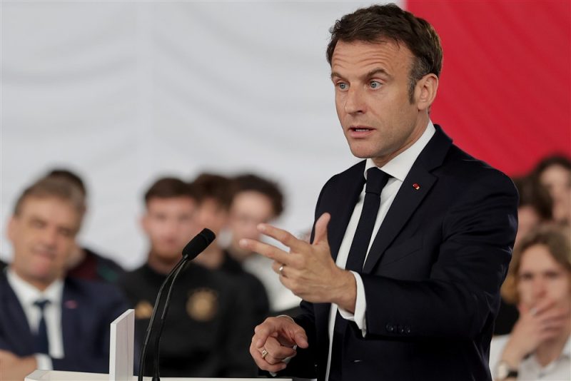 Emmanuel Macron veut mettre les bouchées doubles sur la réindustrialisation