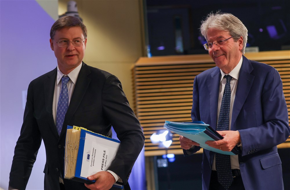 EU Commission holds weekly meeting