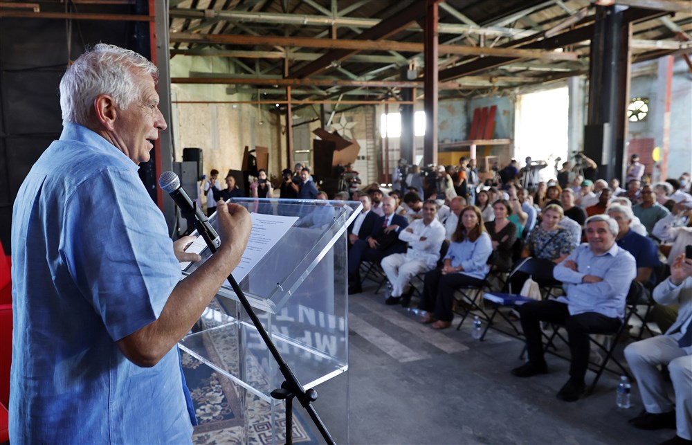 Josep Borrell meets with Cuban businessmen in Havana