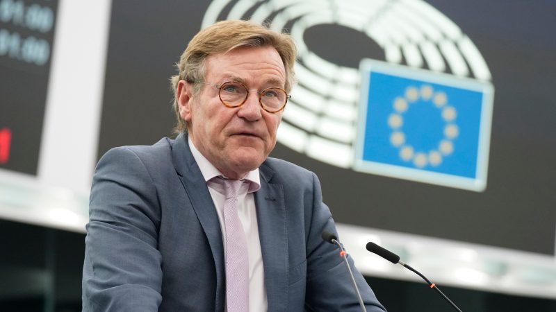 Le Parlement européen interroge la Commission européenne sur l’augmentation des coûts d’emprunt de l’UE