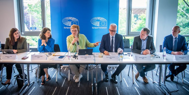 Fonds européens pour la Hongrie : les eurodéputés s’inquiètent toujours de l’État de droit