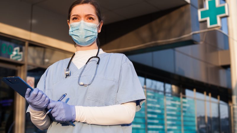 Pénurie de soignants : l’Allemagne intéressée par les médecins brésiliens