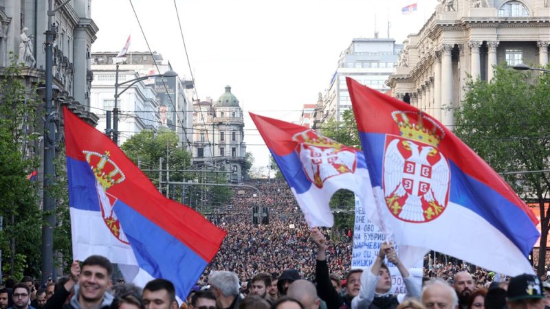 « La Serbie contre la violence » : Belgrade paralyseé par une nouvelle manifestation