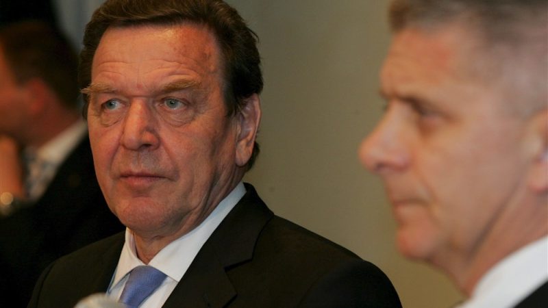 L’ancien chancelier Gerhard Schröder déclaré persona non grata au congrès du SPD
