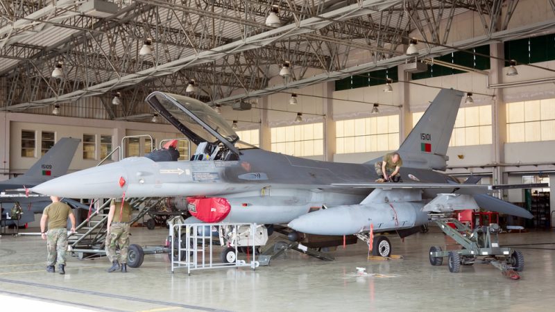 Le Portugal propose une formation aux chasseurs F-16 pour les pilotes ukrainiens, mais pas d’avions