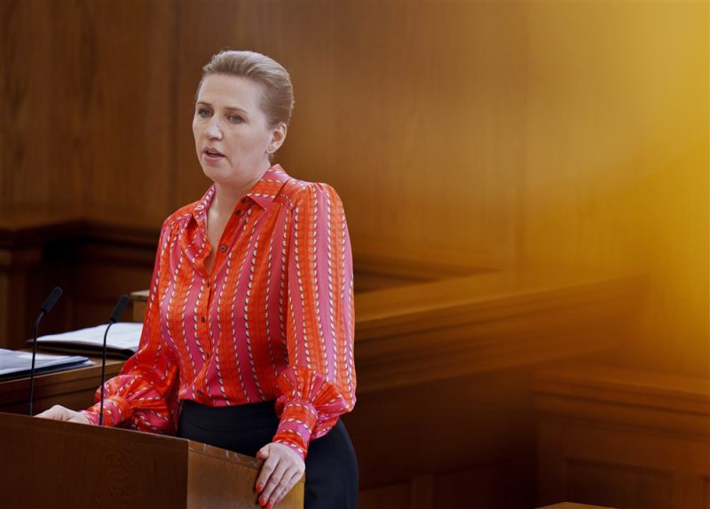 Après son agression et un score décevant aux Européennes, la Première ministre danoise souhaite une nouvelle dynamique
