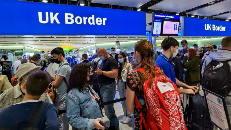Immigration : le Royaume-Uni va limiter le regroupement familial pour les étudiants internationaux
