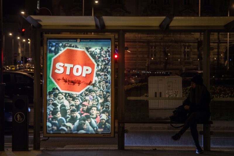 La démission d’un maire harcelé par l’extrême droite provoque la polémique en France