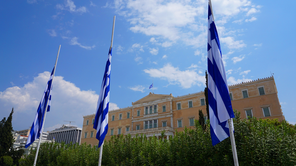 Spring,2017:,Photo,Of,Greek,Flags,In,Famous,Parliament,,Syntagma,
