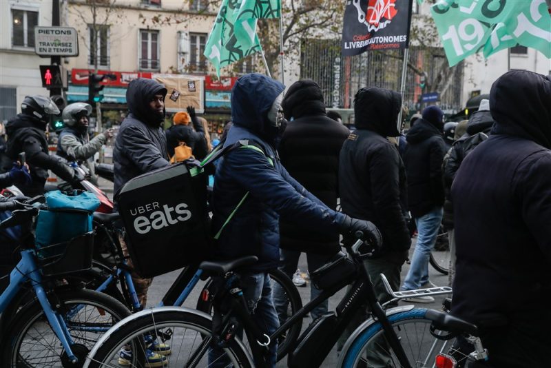Collectifs : « Le dialogue social pour les travailleurs des plateformes en France est de la poudre aux yeux »