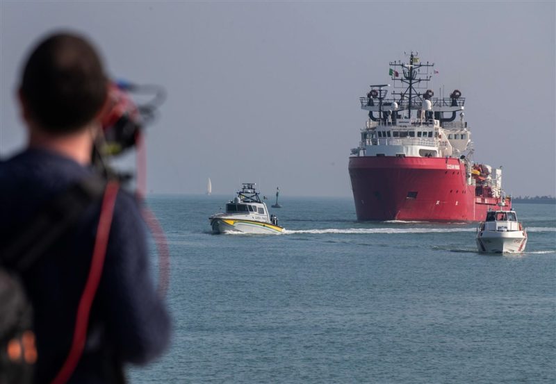 France : le navire-ambulance Ocean Viking sauve 86 migrants en Méditerranée