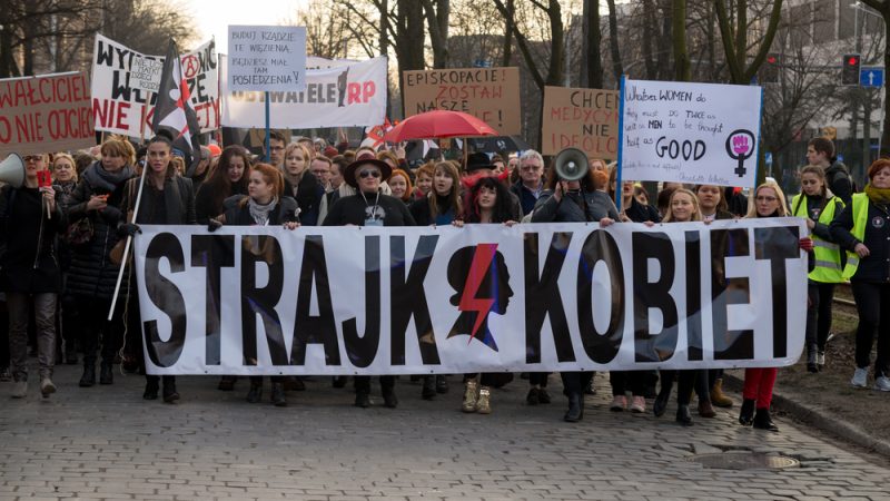 Pologne : nouvelles manifestations en vue, alors que des hôpitaux refusent des avortements