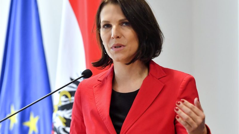 La ministre autrichienne de l'Europe appelle à modifier la politique migratoire de l’UE
