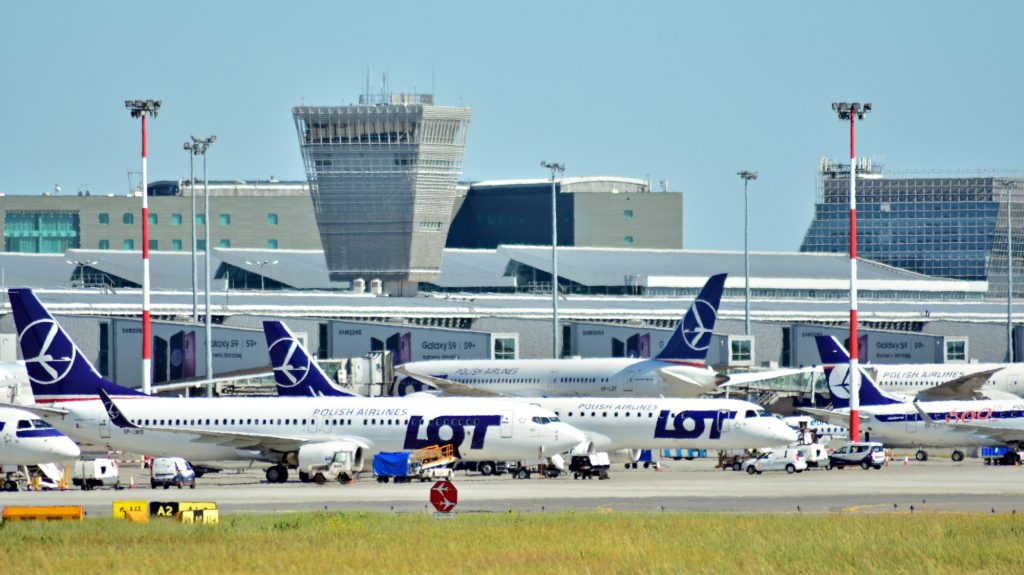 Pologne : la construction d’un méga-aéroport à Varsovie démontre l’« hypocrisie » des écologistes