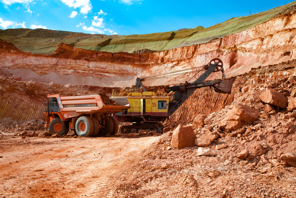 Arkalyk/kazakhstan,-,May,15,2012:,Excavator,Loads,Ore,To,Hitachi