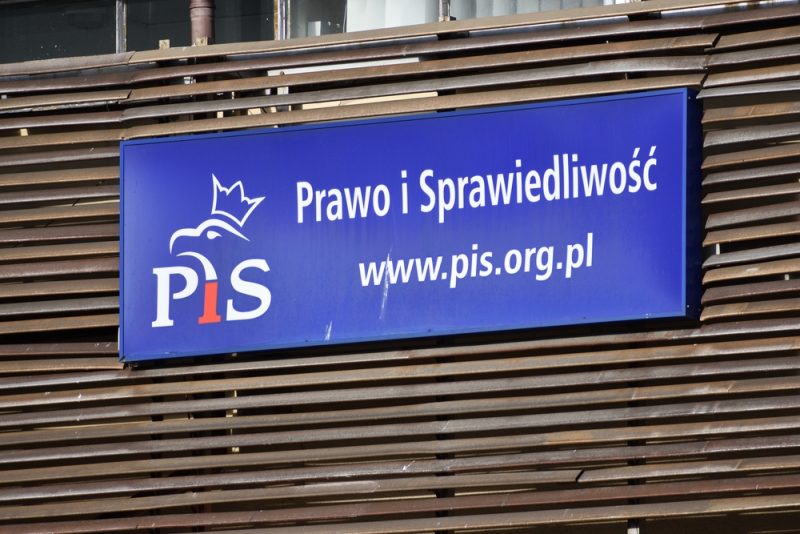 Le parti polonais Droit et Justice accuse le PPE de s’immiscer dans les élections nationales