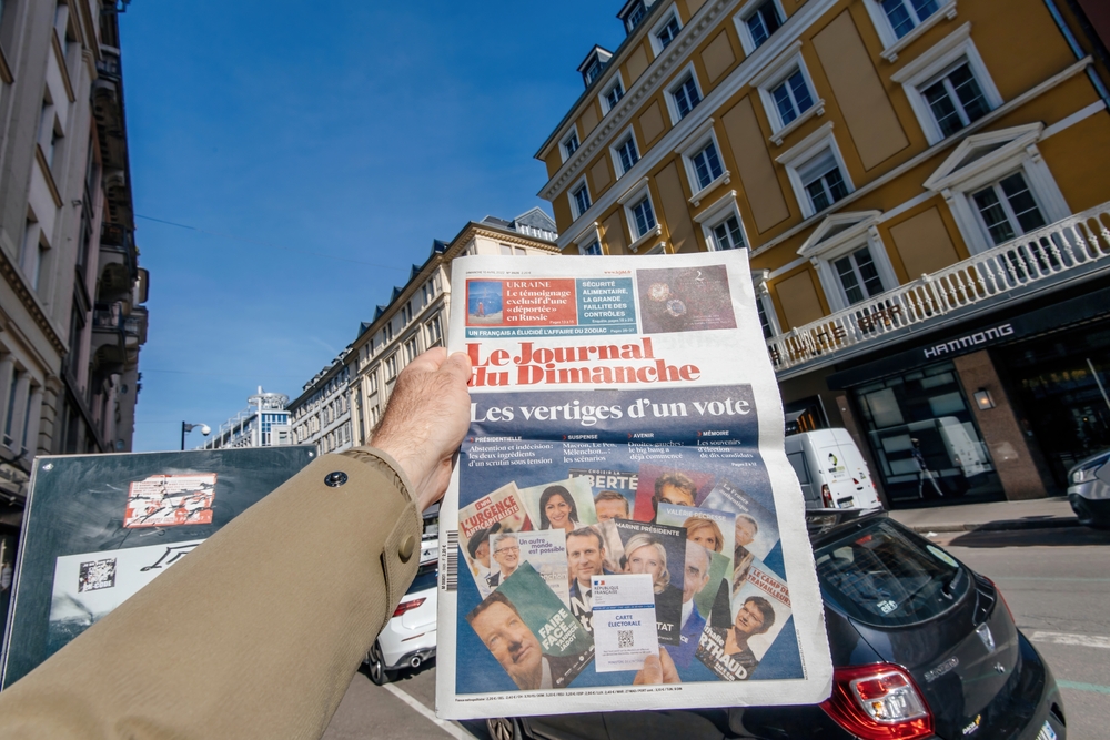 Paris,,France,-,Apr,11:,Man,Reading,In,The,City