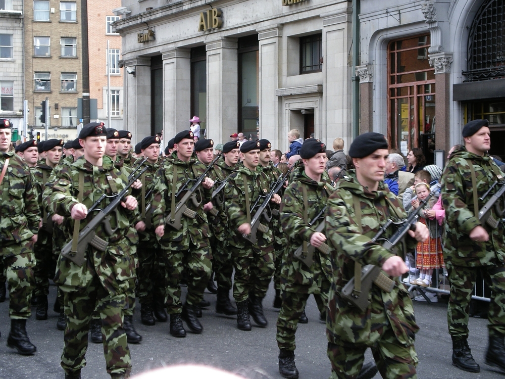 A,Parade,With,Irish,Soldiers,In,Historic,And,Modern,Uniform.