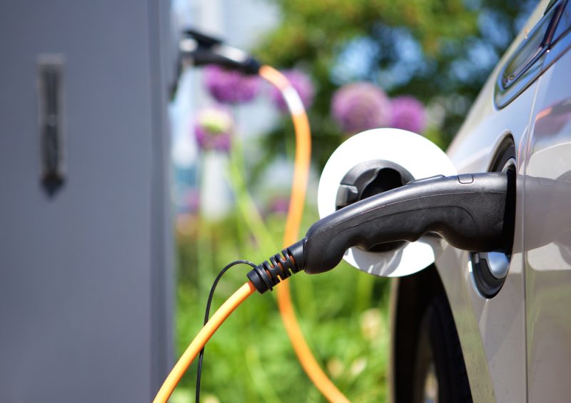 Les batteries "solides", le nouveau pari technologique pour les véhicules électriques