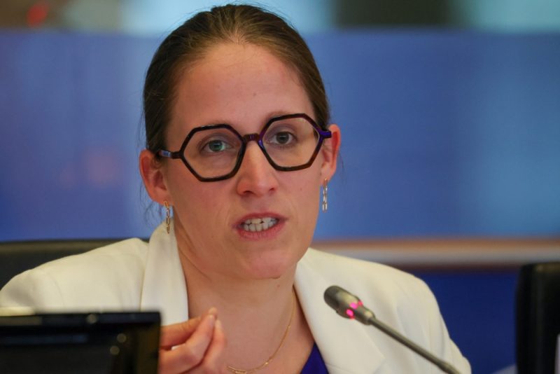 Asile : la Commission européenne interroge la Belgique sur la suspension de l’accueil des hommes seuls
