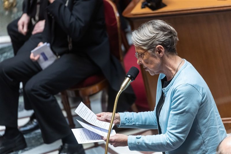 Malgré la désescalade des violences urbaines, la tension politique est à son comble